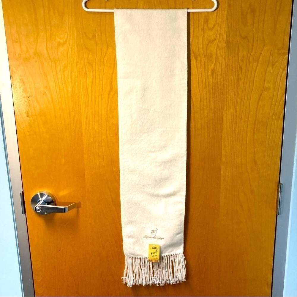 ALPACA CAMARGO Alpaca Acrylic Blend White w/ Fringe Scarf NWT